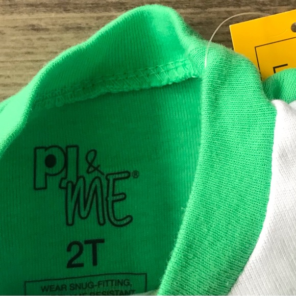 Two pair snuggly fit pajamas size 2T and 3T - Picture 2 of 3